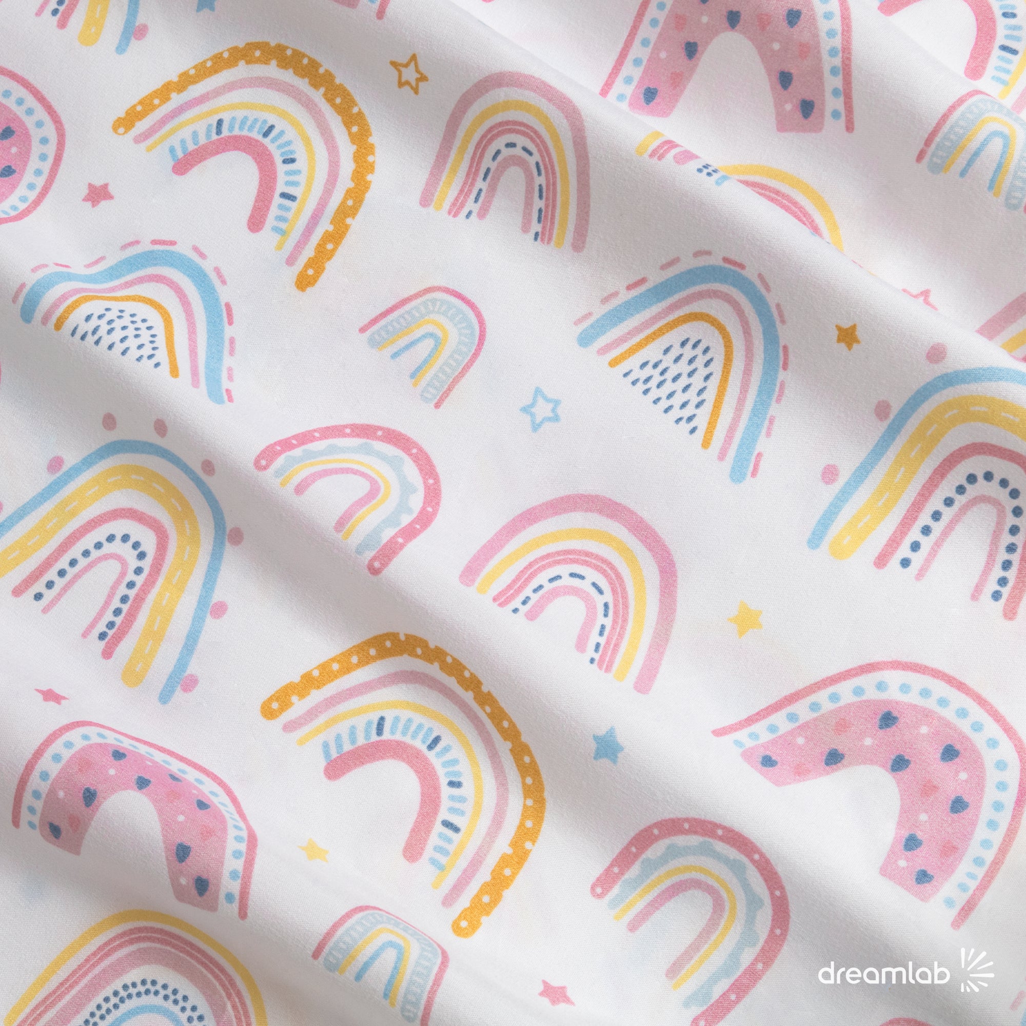 Sábanas Dreamlab con diseño de arcoíris, divertidas y de microfibra, perfectas para decorar la habitación de los más pequeños.