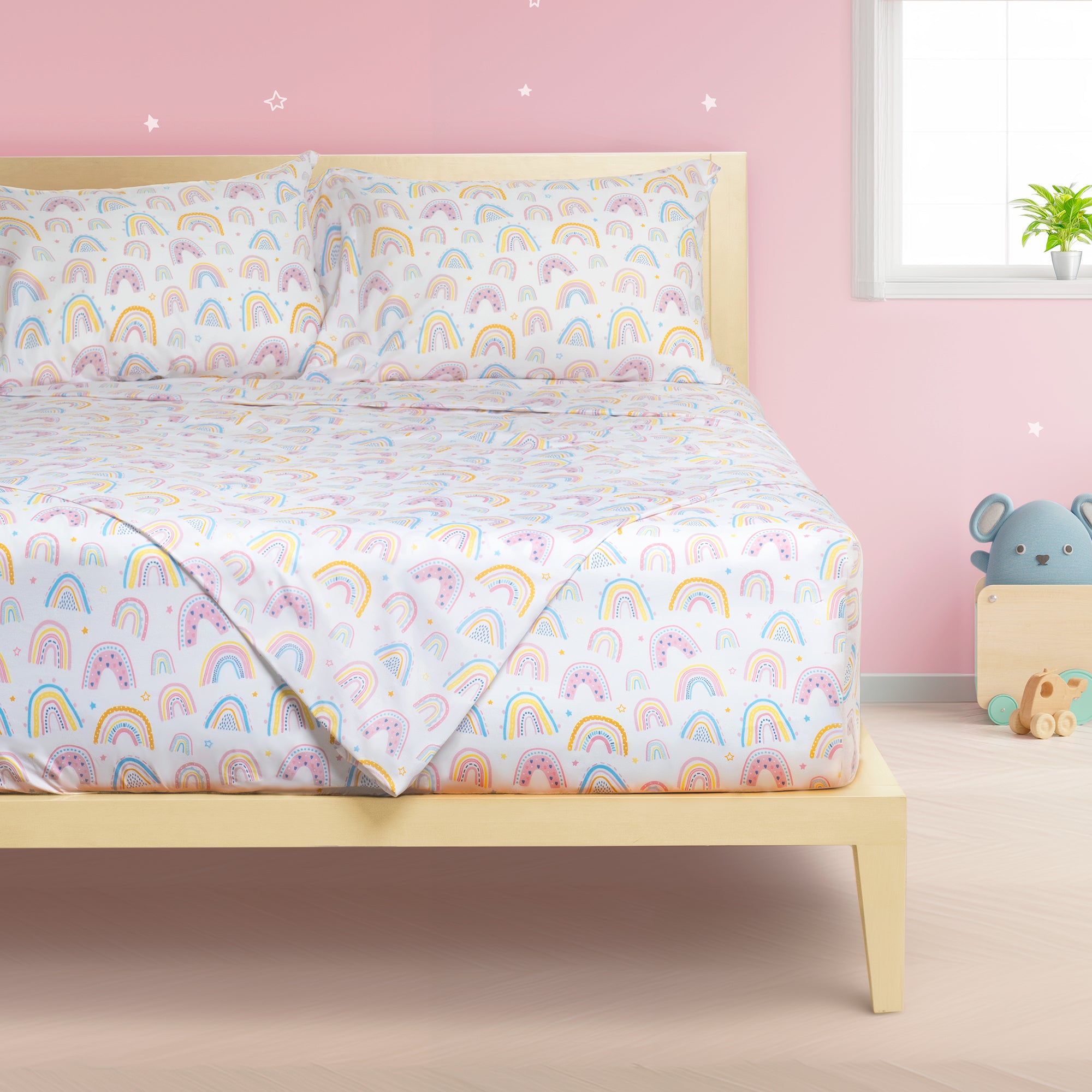 Sábanas Dreamlab infantiles con diseño de arcoíris, en colores vivos, hipoalergénicas y suaves, ideales para camas de niños.