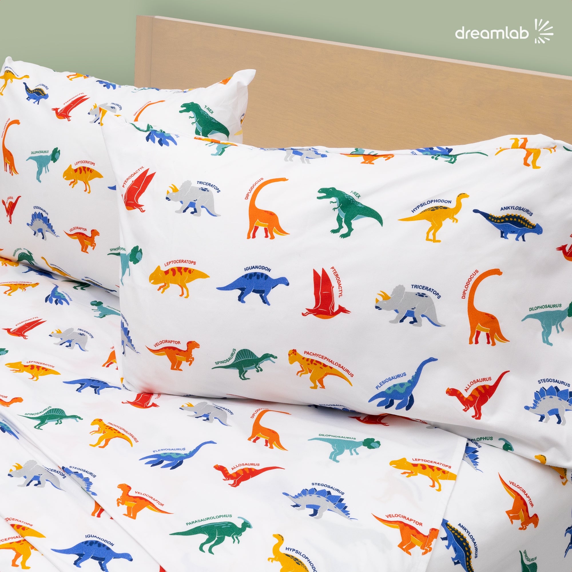 Sábanas Dreamlab con diseño de dinosaurios, suaves, antiarrugas y hipoalergénicas, ideales para el descanso de los más pequeños.