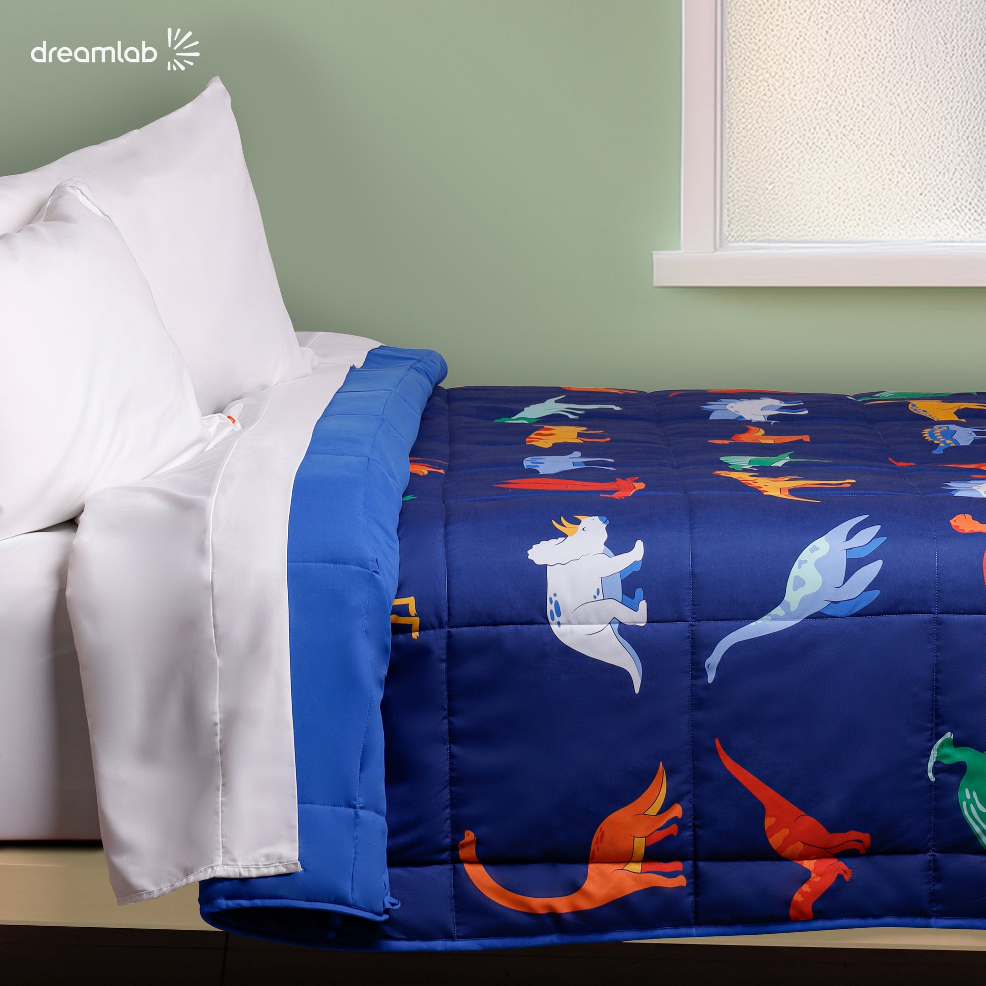 Edredón infantil con diseño de dinosaurios, colores vibrantes y calidad certificada Oeko-Tex, ideal para niños y fácil de cuidar.
